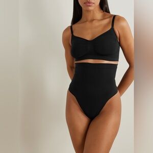 Skims | Seamless Sculpt High Waisted Thong Onyx Size S Strong compression